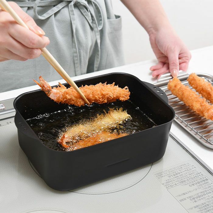 鉄焼肉・餃子鍋26cm（ステンレス蓋付き）IH対応【燕三（えんぞう